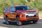 Mitsubishi L200 Doble Cabina 220 DI-D 6AT Doble Cabina Kaiteki Pick up Naranja Sunflare Exterior Lateral-Frontal 4 puertas