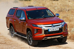 Mitsubishi L200 Doble Cabina 220 DI-D 6AT Doble Cabina Kaiteki Pick up Naranja Sunflare Exterior Lateral-Frontal 4 puertas