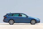 Skoda Octavia 2.0 TDI 85 kW (115 CV) Combi Style Turismo familiar Azul Race Metalizado Exterior Lateral 5 puertas