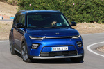KIA Soul 150 kW (204 CV) e-Drive Monovolumen Neptune Blue / Cherry Black Exterior Lateral-Frontal 5 puertas