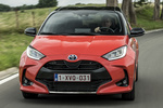 Toyota Yaris 120H Style Premiere Edition Turismo Bi-tono Rojo Coral Exterior Frontal 5 puertas