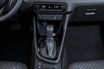 Toyota Yaris 120H Style Premiere Edition Turismo Interior Consola Central 5 puertas