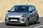 Hyundai i10 1.2 MPI 64 kW (84 CV) AT Style Turismo Sleek Silver / Phantom Black Exterior Frontal-Lateral 5 puertas
