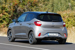 Hyundai i10 1.2 MPI 64 kW (84 CV) AT Style Turismo Sleek Silver / Phantom Black Exterior Lateral-Posterior 5 puertas