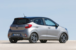 Hyundai i10 1.2 MPI 64 kW (84 CV) AT Style Turismo Sleek Silver / Phantom Black Exterior Posterior-Lateral 5 puertas