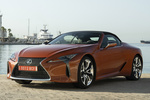 Lexus LC LC 500 Gama LC Descapotable Descapotable Blazing Carnelian Exterior Frontal-Lateral 2 puertas