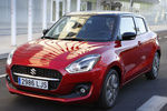 Suzuki Swift 1.2 Mild Hybrid GLX Turismo Rojo Burning Bicolor Exterior Frontal-Lateral 5 puertas