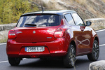 Suzuki Swift 1.2 Mild Hybrid GLX Turismo Rojo Burning Bicolor Exterior Posterior-Lateral 5 puertas