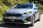 KIA ceed Ceed Tourer PHEV Ceed Tourer PHEV Turismo familiar Lunar Silver con Techo Black Pearl Exterior Frontal-Lateral 5 puertas