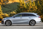 KIA ceed Ceed Tourer PHEV Ceed Tourer PHEV Turismo familiar Lunar Silver con Techo Black Pearl Exterior Lateral 5 puertas