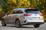 KIA ceed Ceed Tourer PHEV Ceed Tourer PHEV Turismo familiar Lunar Silver con Techo Black Pearl Exterior Lateral-Posterior 5 puertas