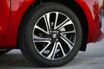 Suzuki Swift 1.2 Mild Hybrid GLX Turismo Rojo Burning Bicolor Exterior Llanta 5 puertas