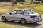 Mercedes-Benz Clase E E 300 e 4MATIC 300 e AMG Line Turismo Plata Mojave Exterior Lateral-Posterior 4 puertas
