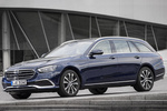 Mercedes-Benz Clase E E 300 e 4MATIC Estate Estate 300 e Line Avantgarde  Turismo familiar Azul Cavansita Metalizado Exterior Frontal-Lateral 5 puertas