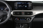 Hyundai i10 1.2 MPI 64 kW (84 CV) AT Style Turismo Interior Consola Central 5 puertas