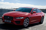 Jaguar XE Gama XE R-Dynamic Turismo Firenze Red Exterior Frontal-Lateral 4 puertas