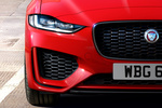 Jaguar XE Gama XE R-Dynamic Turismo Firenze Red Exterior Faro 4 puertas