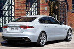 Jaguar XE Gama XE Gama XE Turismo Yulong White Exterior Posterior-Lateral 4 puertas