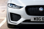 Jaguar XE Gama XE Gama XE Turismo Yulong White Exterior Faro 4 puertas