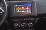 Dacia Duster TCe 1.0 75 kW (100 CV) GLP 4x2 SL Aniversario Todo terreno Interior Pantalla del sistema multimedia 5 puertas