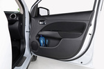 Mitsubishi Space Star 120 MPI Kaiteki Turismo Interior Puerta 5 puertas