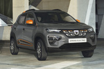 Dacia Spring Electric 45 (33 kW) Comfort Plus Todo terreno Negro Magma Exterior Frontal-Lateral 5 puertas