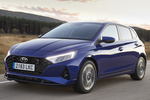 Hyundai i20 1.0 T-GDi 88,2 kW (120 CV) 7DCT 48V Stylux Turismo Intense Blue Exterior Frontal-Lateral 5 puertas