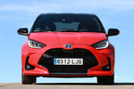 Toyota Yaris 120H Style Premiere Edition Turismo Bi-tono Rojo Coral Exterior Frontal 5 puertas