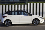 Hyundai i20 1.0 T-GDi 73,5 kW (100 CV) 48V Tecno Turismo Polar White Exterior Lateral 5 puertas