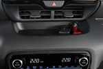 Toyota Yaris 120H Style Premiere Edition Turismo Interior Guantera y recept&aacute;culo 5 puertas