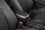 Toyota Yaris 120H Style Premiere Edition Turismo Interior Reposabrazos 5 puertas