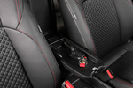 Toyota Yaris 120H Style Premiere Edition Turismo Interior Guantera y recept&aacute;culo 5 puertas