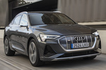 Audi e-tron Sportback 55 quattro Sportback S line Todo terreno Gris Daytona efecto perla Exterior Lateral-Frontal 5 puertas