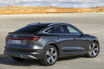Audi e-tron Sportback 55 quattro Sportback S line Todo terreno Gris Daytona efecto perla Exterior Posterior-Lateral 5 puertas