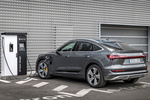 Audi e-tron Sportback 55 quattro Sportback S line Todo terreno Gris Daytona efecto perla Exterior Toma de recarga 5 puertas