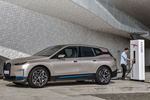 BMW iX xDrive40 Essence BMWi Blau Todo terreno Exterior Toma de recarga 5 puertas
