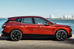 BMW iX xDrive50 Paquete deportivo Signature con Titanbronze Todo terreno Individual Aventurinrot Metalizado Exterior Lateral 5 puertas