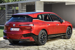 BMW iX xDrive50 Paquete deportivo Signature con Titanbronze Todo terreno Individual Aventurinrot Metalizado Exterior Posterior-Lateral 5 puertas