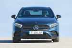 Mercedes-Benz Clase A A 250 e Sedan Sed&aacute;n AMG Line con Paquete Night Turismo Azul Denim Metalizado Exterior Frontal 4 puertas