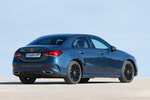 Mercedes-Benz Clase A A 250 e Sedan Sed&aacute;n AMG Line con Paquete Night Turismo Azul Denim Metalizado Exterior Posterior-Lateral 4 puertas