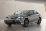 Toyota Camry Electric Hybrid Luxury Turismo Gris Metalizado Exterior Frontal-Lateral 4 puertas