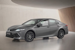 Toyota Camry Electric Hybrid Luxury Turismo Gris Metalizado Exterior Frontal-Lateral 4 puertas