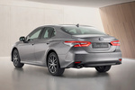 Toyota Camry Electric Hybrid Luxury Turismo Gris Metalizado Exterior Lateral-Posterior 4 puertas