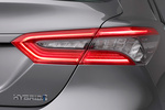 Toyota Camry Electric Hybrid Luxury Turismo Gris Metalizado Exterior Pilotos 4 puertas