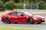 Porsche Panamera GTS GTS Turismo Carmine Red Exterior Lateral-Frontal 5 puertas