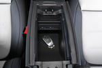Mercedes-Benz Clase A A 250 e Sedan Sed&aacute;n AMG Line Turismo Interior Guantera y recept&aacute;culo 4 puertas