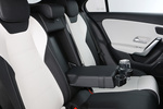 Mercedes-Benz Clase A A 250 e Sedan Sed&aacute;n AMG Line Turismo Interior Portabebidas 4 puertas