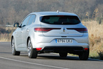 Renault M&eacute;gane TCe 103 kW (140 CV) EDC GPF Zen Turismo Gris Highland Exterior Lateral-Posterior 5 puertas