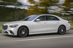 Mercedes-Benz Clase S 500 4MATIC AMG Line Turismo Designo Diamond White Bright Exterior Frontal-Lateral 4 puertas