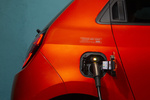 Renault Twingo 60 kW R80 Bater&iacute;a 20 kWh Electric SL Vibes Turismo Naranja Valencia Exterior Toma de recarga 5 puertas